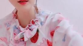 情趣大奶牛这小少妇好骚啊，全程露脸陪狼友嗨，淫声荡语听指挥，揉着骚奶子伸着舌头要舔狼友的大鸡巴真刺激