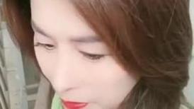 气质美熟少妇上门勾引，装修的农民工无套抽插内射，最后还把农民工的精液吃得一滴不剩，对白超刺激！