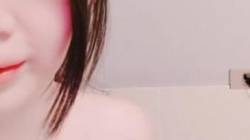 清纯乖巧美少女！白皙皮肤超嫩！浴室洗澡湿身诱惑，掰开嫩穴假屌自慰，美臀骑坐娇喘呻吟