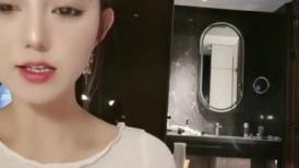 极品颜值女神露脸精彩直播大秀，说着最骚的情话勾引狼友，淫声荡语完美好身材，揉着奶子摸着逼，撸管推荐