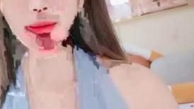 长发气质网红脸妹子，高挑模特身材岔开腿特写少毛逼逼