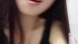 新人初下海！文静甜美眼镜妹！观众强力要求秀一波，脱光光拿出假屌，抽插骚穴高潮流白浆