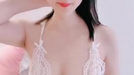 说话嗲嗲的白丝连体衣，长发颜值尤物，模特身材全裸真是诱惑
