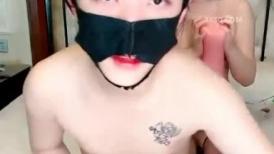 狼友们，跟着一起撸起来~小骚货这两天B被操裂啦~这次只能胸部嫩穴特写~乳交口交深喉吞精液~过两天在艹BB！