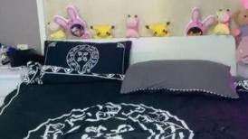 高跟黑丝袜御姐范极品妖艳少妇，露脸自慰，揉搓阴蒂大鲍鱼，骚的要死