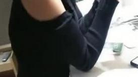 和短发少妇炮友JQ啪啪，口交上位骑乘抱起来大力猛操，很是诱惑喜欢不要错过