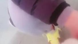 户外勾搭女神『女技师』牛逼勾引协防员 进男厕啪啪 被大鸡巴干的肚子疼