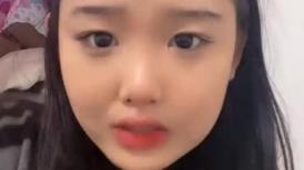 两个甜美漂亮00后妹子！婴儿肥卡哇伊！奶子发育还不错，全裸扭腰摆臀，张开双腿掰穴特写