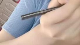 大红唇小姐姐新人下海！粉红色奶头美乳！ 撩起短裙粉嫩小穴，自摸特写好多水，极度诱惑