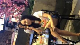 咖啡店女厕全景偷窥漂亮的小姐姐粉嫩的鲍鱼