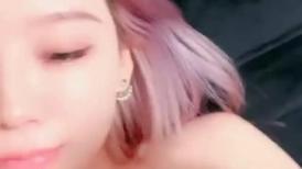 无敌粉穴网红女神！白嫩美乳超柔软！揉搓嫩穴洞口磨蹭，爽的的流出淫水，这逼堪称名器