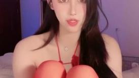 身怀绝技的御姐美女：红色诱惑，跳蛋塞穴，淫声浪浪，听了就想射！