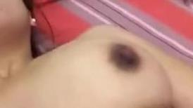 饥渴难耐的良家人妻，性生活没能满足，自己动手，满脸渴望的大鸡巴眼神 望眼欲穿！