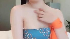 童颜姐姐~女神性感，致命诱惑，淫荡勾魂~这衣服，有特色了~看的硬邦邦~犹抱仙女下凡琵琶半遮面！ (2)