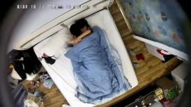 流出酒店偷拍 两部年后和单位离异少妇偷情+摄像头被发现现场