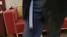 眼镜男探花约了个清纯苗条嫩妹，边口交边扣逼大力猛操床吱吱响，呻吟娇喘非常诱人