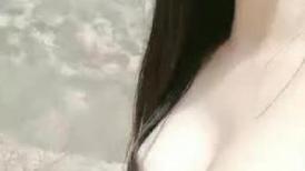 成熟的骚姐姐露脸开档丝袜户外开撩，吃奶口鸡巴舌吻很诱惑，露天场地激情抽插爆草呻吟，精彩不要错过