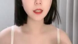 气质短发美少女！粉嫩奶子超柔软！振动棒猛插骚穴，好舒服娇喘呻吟，从下往上视角特写