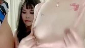 黑丝高跟露脸无毛白虎逼风骚大奶子姐妹花伺候金枪不倒小哥啪啪，吃奶玩逼口交大鸡巴各种轮草抽插浪叫不止