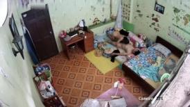 居家摄像头偷录丰满少妇大白天的和老公啪啪啪活非常好