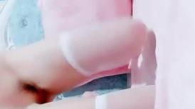 美乳粉穴蜜桃臀！一流身材全裸自慰，手指猛扣穴白浆流出，假屌骑坐屁股太性感