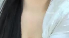 极品尤物！清纯系美少女！颜值无敌大尺度秀，慢慢脱掉内衣超诱惑，骑乘位深插多毛骚穴