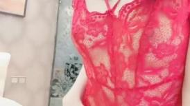 女神姐妹花【兔兔妖妖】性感红衣包臀裙，双女互舔骚逼，假屌插穴跳蛋自慰，非常淫骚极度诱惑