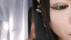 大眼睛网红小姐姐！带上面具自慰秀！开档肉丝豹纹内裤，白虎肥美骚穴，跳蛋假屌轮番上