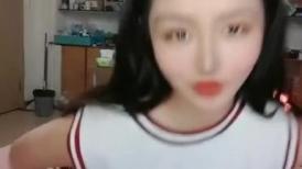 雪莉小可爱！网红美女！美白丝袜美腿足交，穿上高跟鞋骑乘位，深插微毛骚穴