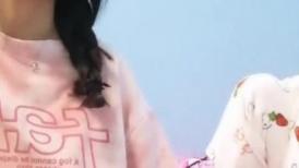 年轻的极品姐妹花全程露脸大秀直播诱惑狼友，童颜大奶子互动撩骚狼友，揉奶玩逼给狼友看特写，淫声荡语不断