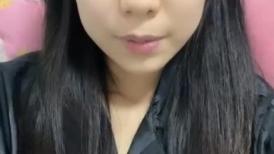 绿播女神下海！收费房自摸！贫乳性感翘臀，大屁股对镜头摇摆，张开双腿看骚穴