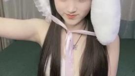04年小情人！极品尤物美少女！被胖大叔玩穴爆操，性感吊带黑丝，骑乘位抽插，后入美臀