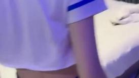 高颜值风骚学妹制服诱惑露脸被小哥蹂躏，揉奶抠逼玩弄口交大鸡巴，多体位蹂躏抽插，乖巧听话表情骚呻吟可射