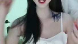 清纯系天花板！甜美妹妹好久没播！娇小身材扭腰摆臀，超会玩扣穴喷水，妹妹极度淫骚