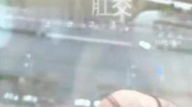 爆菊花 寒冷的天气 光屁屁在高空落地窗前 后入操屁眼 看着窗外人来人往 享受肛门夹紧带来不一样的快感