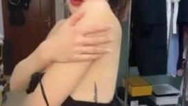 短发网红小骚货！难得约炮友操逼秀！69姿势猛吃屌，揉搓骚穴高潮喷水，扶腰后入爆操