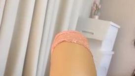 真嫩的妹子 啊让骚姐姐调教，淫声荡语互动撩骚，让小姑娘给舔逼舔菊花叫的好骚啊，逼逼特写逼毛好多刮一刮