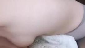 生活有一种情趣称作乱伦，在客厅和丈母娘偷吃，媳妇早早去上班，太爽了这口活！
