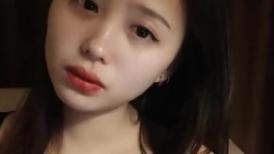 妩媚淫骚小姐姐！表情非常淫荡！脱光光贫乳掰穴，说话嗲嗲，浴室洗澡湿身，极度诱惑
