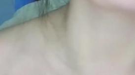 绝美清纯小萝莉精彩大秀诱惑直播，全程露脸跟狼友互动撩骚，道具抽插骚穴呻吟可射，掰开小嫩逼给狼友看特写