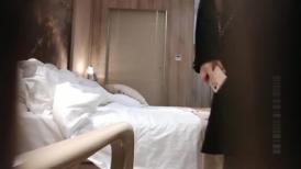 “哇你的奶子很挺啊”对白精彩酒店网约颜值高身材好皮肤又白学跳舞的兼职美女啪啪很投入呻吟表情到位
