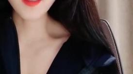 老牌骚女主播！眼镜骚母狗！酒店约炮收费房，站立抬腿抽插，骑乘位打桩机，微毛骚穴舒服了