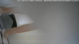 科技楼蹲守黄色连衣长裙眼镜美少妇  细长的粉缝夹在肥美的鲍鱼中