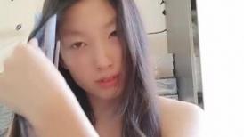 长发及腰新人妹妹！外表清纯文静！送礼物看粉穴，确实很粉嫩难得，娇喘呻吟更是诱人