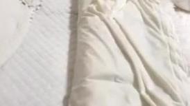 幾萬泡到的學生妹，約到家中啪啪，浴室開始口交後入不過癮，床上再來乾一番，嫩妹清純身材好