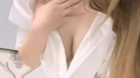 性感尤物大奶美女！假屌吸在桌子上骑坐！猛捅骚穴流白浆，浴室摸穴喷水，娇喘超诱惑