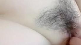 纯情学妹露脸伺候小哥的大鸡巴，深喉口交乳交奶头好小奶子很软，让小哥抠逼浪叫呻吟，无套抽插高潮迭起好骚