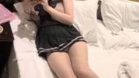 火辣身材甜美巨乳妹子晚间档自慰啪啪，情趣装跳蛋自己玩弄摸逼口交，猛操抽插晃动大奶非常诱人