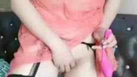 无毛白皙萌妹姐妹花双女互舔跳蛋塞逼玩弄，再和眼镜男啪啪口交网袜足交，骑乘猛操射精再逼上