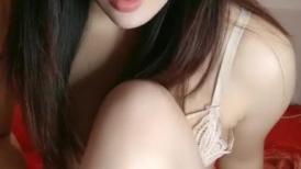 风骚人妻活好不粘人，全程露脸玩的敞亮跟大哥激情啪啪给狼友看，69口交大鸡巴让大哥抠舔吸弄各种抽插
